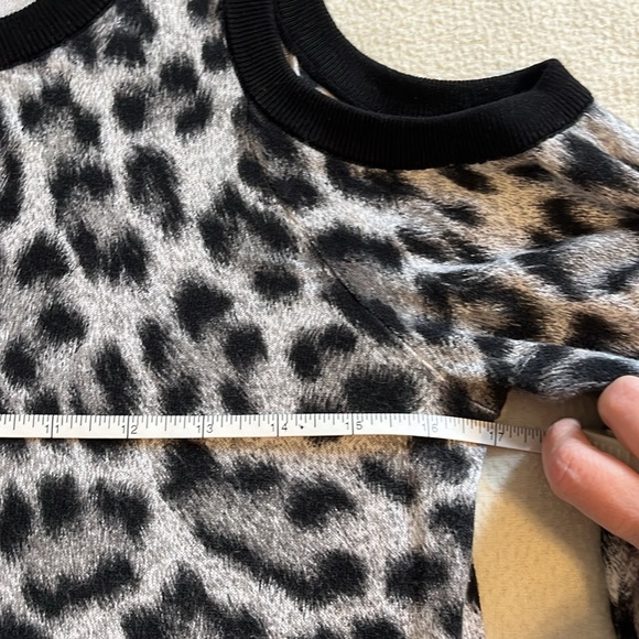 Michael Kors Leopard Print Cold Shoulder Top. Size M - Picture 4 of 5